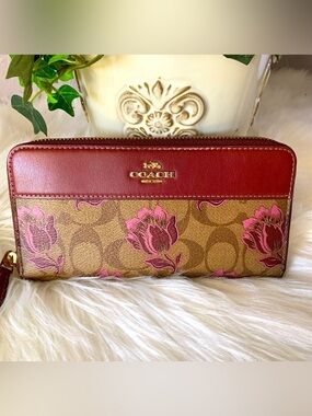 Coach Slim Accordion Zip Wallet” hard to find”